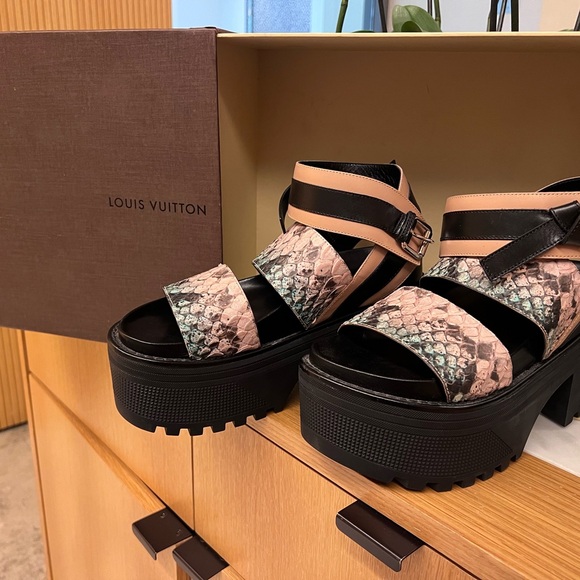 Louis Vuitton snake print Leather Sandals - Picture 1 of 7